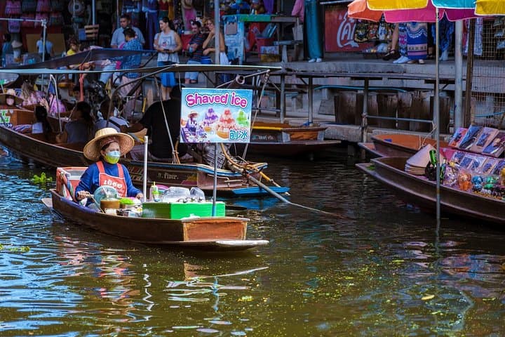 Private Tour Bangkok to Maeklong​ Railway and​ Floating Markets