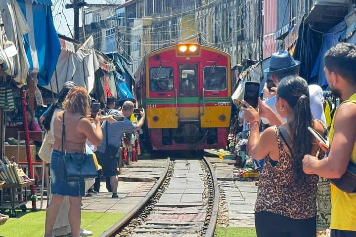 Private Floating Market and Railway Market With Train Ride.