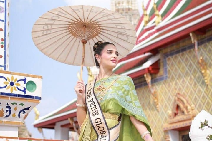 Wat Arun Thai Traditional Costume Experience with Photos - 2